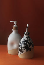 Load image into Gallery viewer, Speckled Oil Cruet